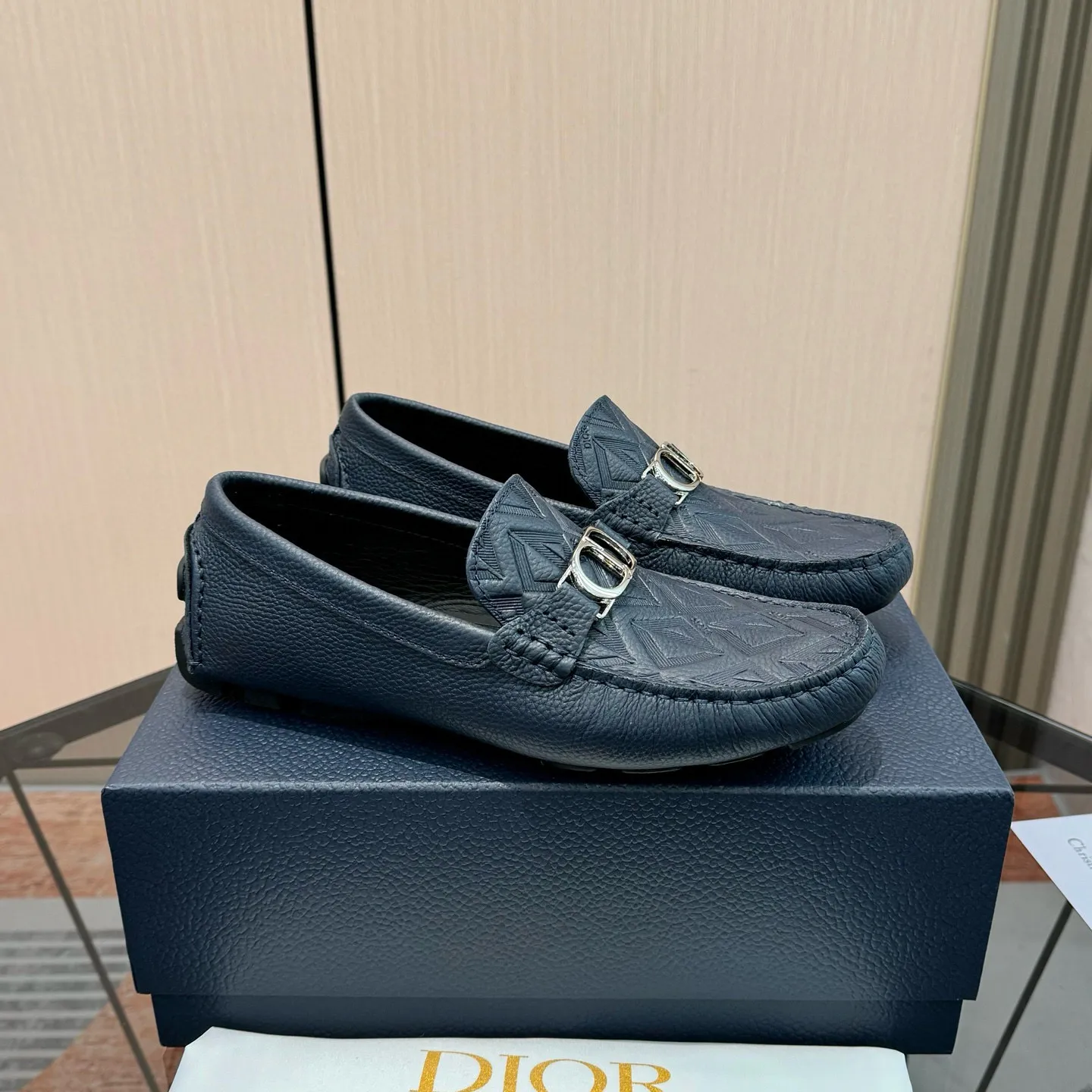 Men's shoes: 580💰 (Niu Li) (Dior Doudou shoes) Exclusive new model Official website new model The upper is made of high-quality imported calf, the color is delicate, and the flowing luxurious texture is tailor-made for exquisite men, creating a noble aura. Delicate and smooth lines. Cowhide lining. Size: 38-44, 45 customized. Outdoor driving shoes for experienced drivers🚗